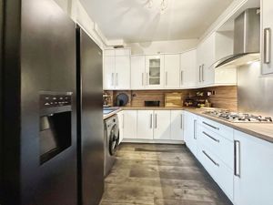Kitchen- click for photo gallery